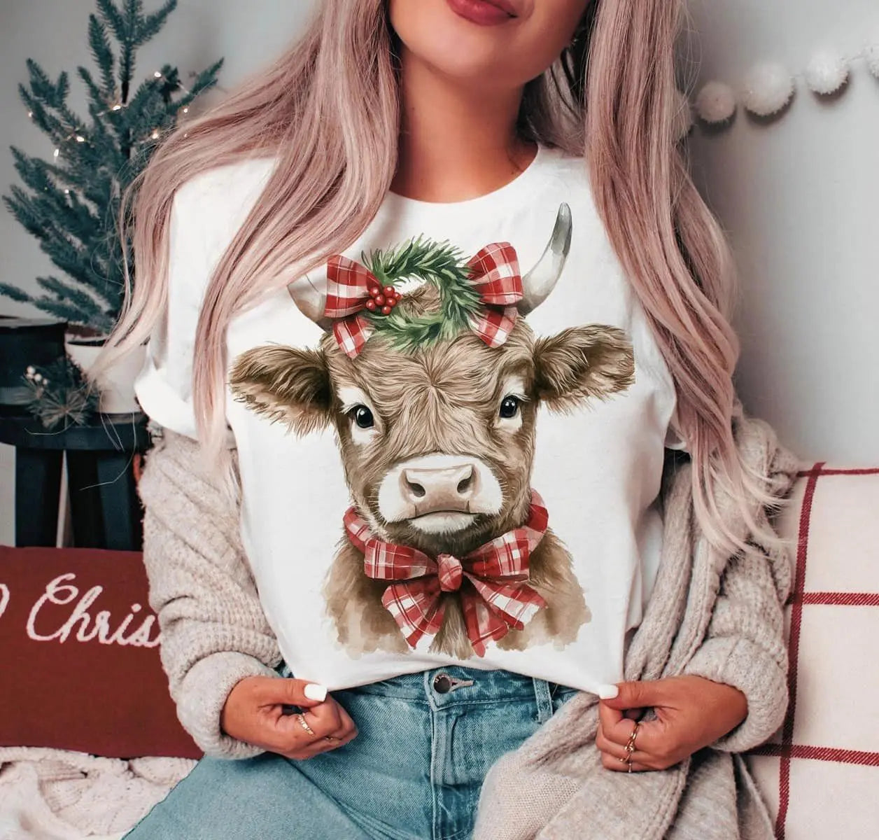 Christmas cow (ear missing part on side)