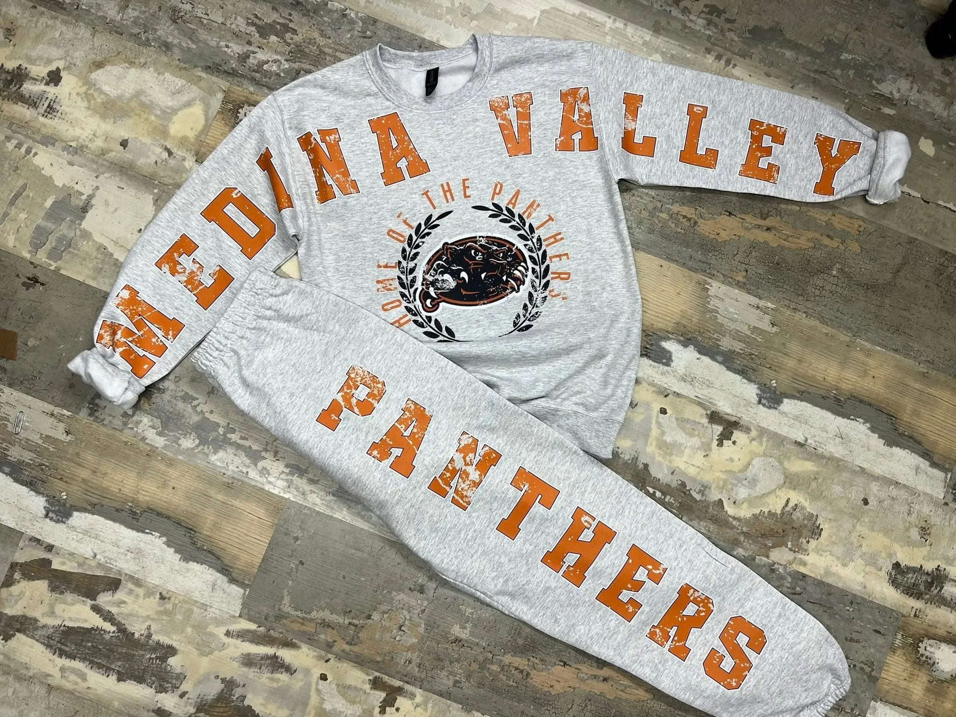 Team Spirit Crewneck & Pants Branded By Barta